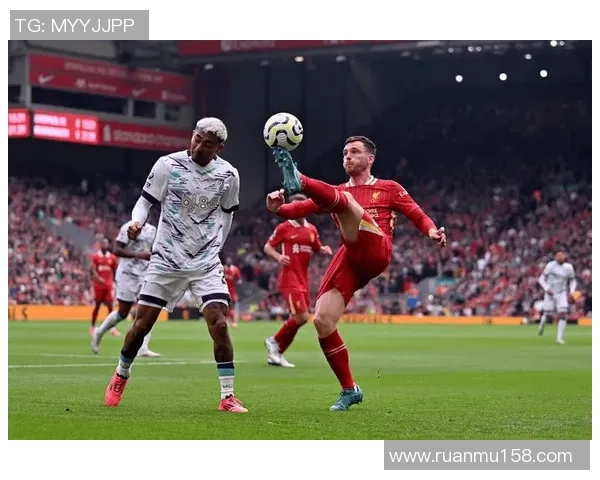 巴黎圣曼与利物浦激战正酣比分揭晓引发球迷热议