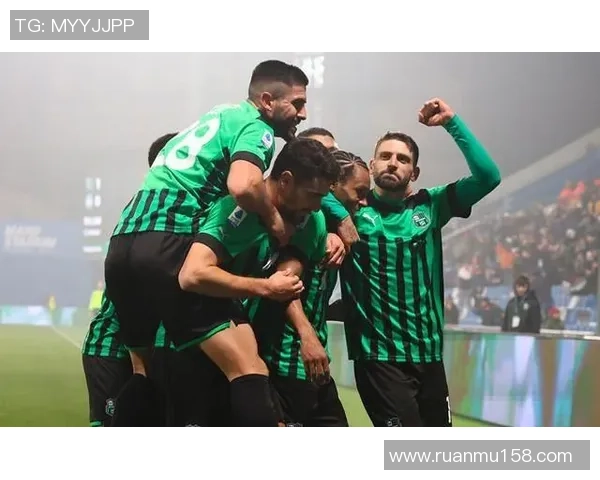 意甲萨索洛对决强敌全力争胜展现球队实力与斗志